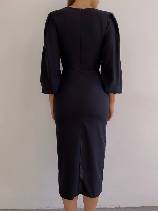 V Yaka Önden Yırtmaçlı Uzun Kol Berry Kadın Siyah Elbise 23K000361