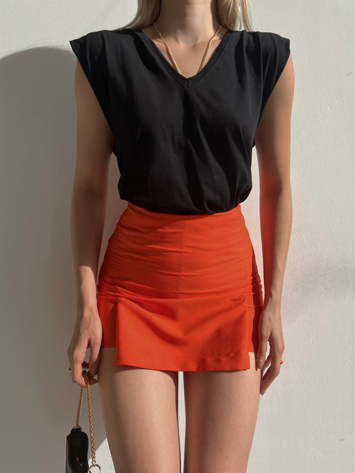 Vatkalı V Yaka Kolsuz Kadın Siyah Tişört 22Y000153