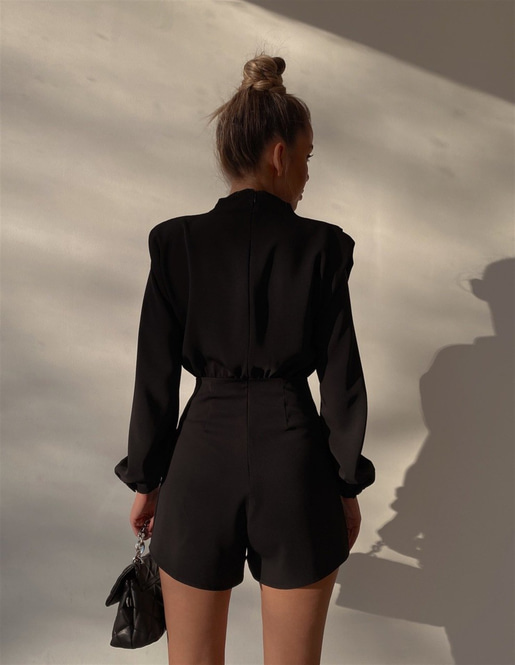 Yakası Dökümlü Eteği Kruvaze Verona Kadın Siyah Şort Tulum 22K000414