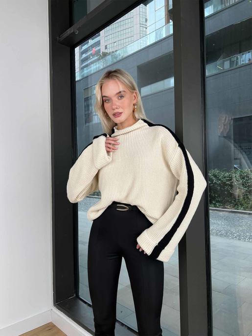 Yarım Balıkçı Kolları Bol Ziba Kadın Taş Kazak 24k000149