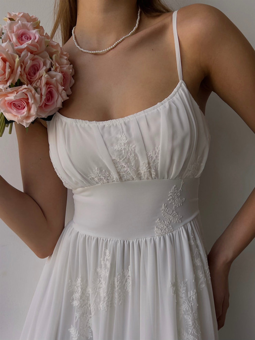  Çiçek Desenli Belden Oturtmalı Ayarlanabilir Askı Sırt Gipeli Tül Gilen Kadın Beyaz Midi Elbise 23K000026