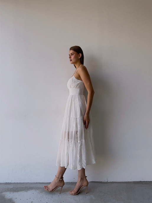  Çiçek Desenli Belden Oturtmalı Ayarlanabilir Askı Sırt Gipeli Tül Gilen Kadın Beyaz Midi Elbise 23K000026