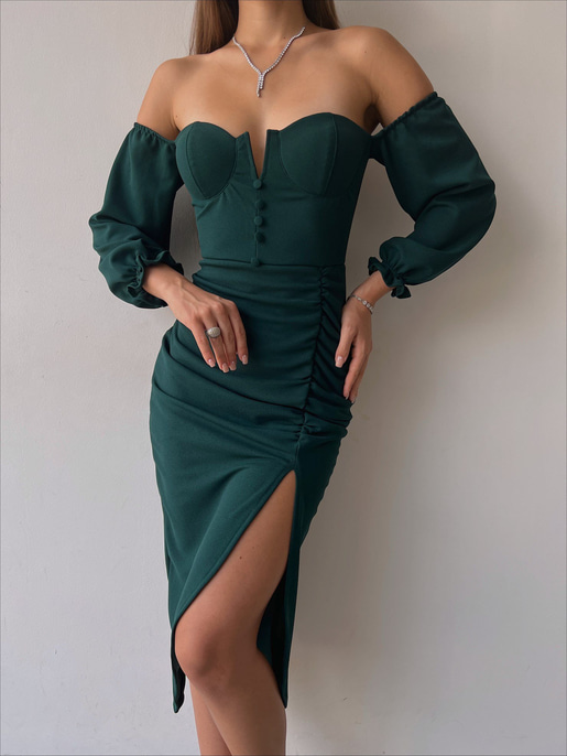 	Göğüs Dekolteli Önü Düğme Detaylı Etek Kısmı Yırtmaçlı Varro Kadın Zümrüt Midi Boy Elbise 23K000109