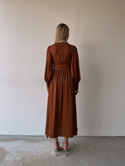 	Kiloş Balon Kol Beli Düğmeli Viktoria Kadın Kahve Uzun Elbise 22K000051