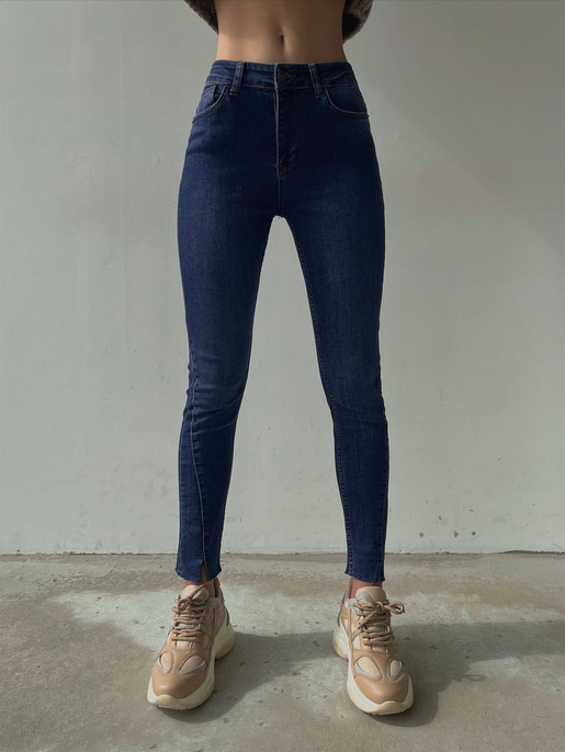 Asimetrik Dikiş Detaylı Orta Bel Yanları Cepli Kadın Jacopo Mavi Jeans 23K000047