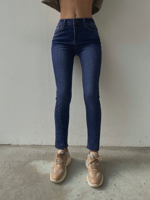 Asimetrik Dikiş Detaylı Orta Bel Yanları Cepli Kadın Jacopo Mavi Jeans 23K000047