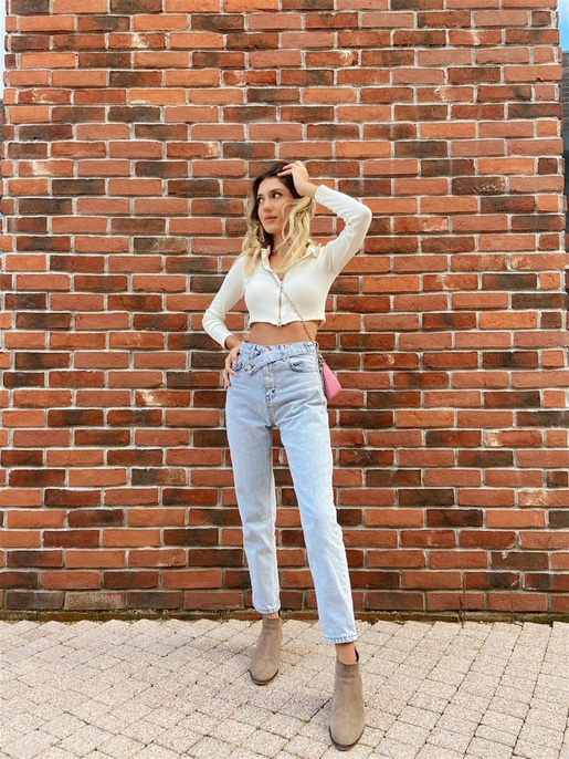 Asimetrik Kemer Detaylı Kadın Mavi Jean Pantolon 21K000113