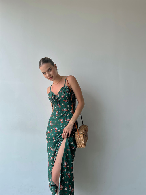 Askılı Midi Boy Göğüsü Drapeli Çiçek Desenli Yırtmaçlı Ardere Kadın Yeşil Elbise 22Y000358