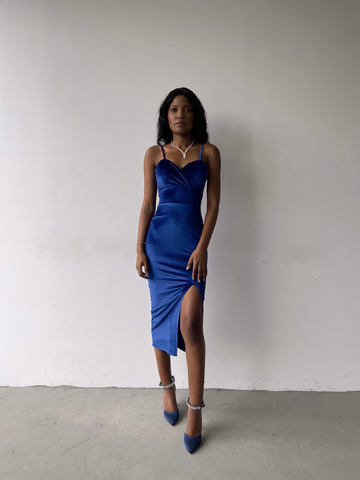 Askılı Önden Yırtmaçlı Kadife Giona Kadın Saks Elbise 22K000432