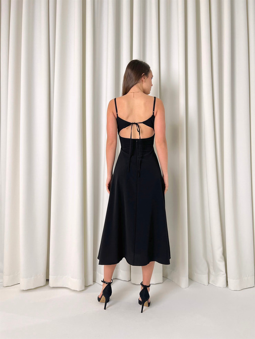 Askılı Önü Büzgülü Düğme Detaylı Sırt Dekolteli Yırtmaçlı Urien Kadın Siyah Midi Elbise 23K000454