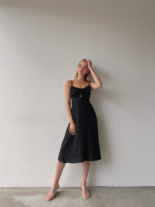 Askılı Yakası Büzgülü Bağcıklı Corinne Kadın Siyah Midi Elbise 22Y000073