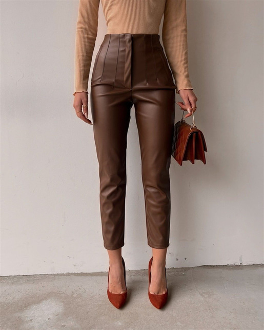 Beli Pensli Havuç Paça Suni Deri Kadın Kahverengi Pantolon 22K000204