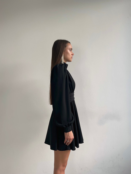 Boğazlı Derin V Yaka Düğmeli Kol Belden Oturtmalı Eteği Volanlı Ivon Kadın Siyah Mini Elbise 23K000029