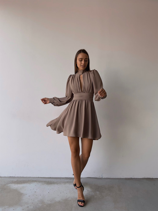 Boğazlı Derin V Yaka Düğmeli Kol Belden Oturtmalı Eteği Volanlı Ivon Kadın Vizon Mini Elbise 23K000029