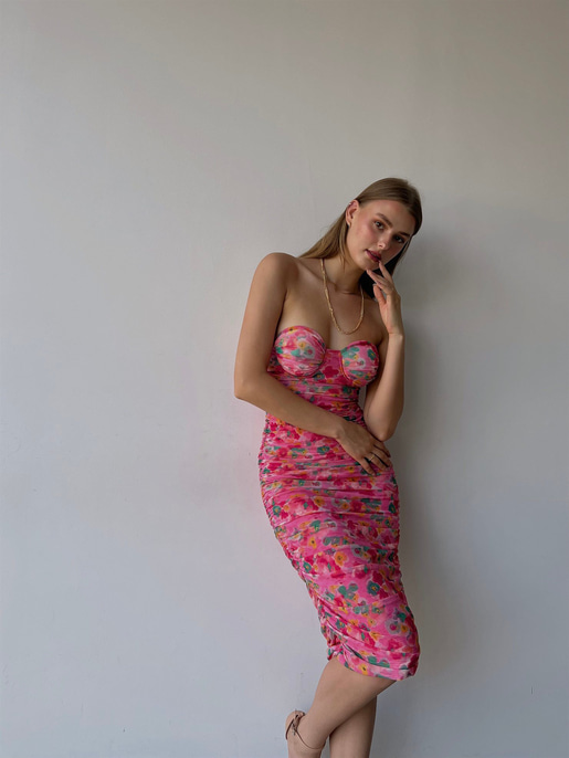 Çiçek Desenli Kalp Yaka Drapeli Straplez Hobart Kadın Pembe Midi Elbise 23K000027