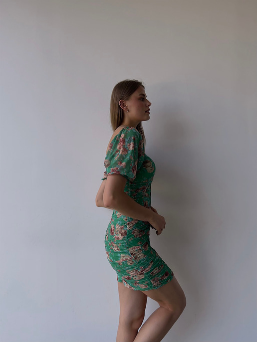 Çiçekli Kayık Yaka Önden Çapraz Şerit Detay Drapeli Italus Kadın Yeşil Elbise 22Y000401