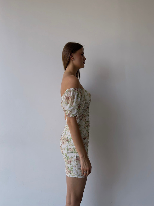 Çiçekli Kayık Yaka Önden Çapraz Şerit Detay Drapeli Italus Kadın Beyaz Elbise 22Y000401