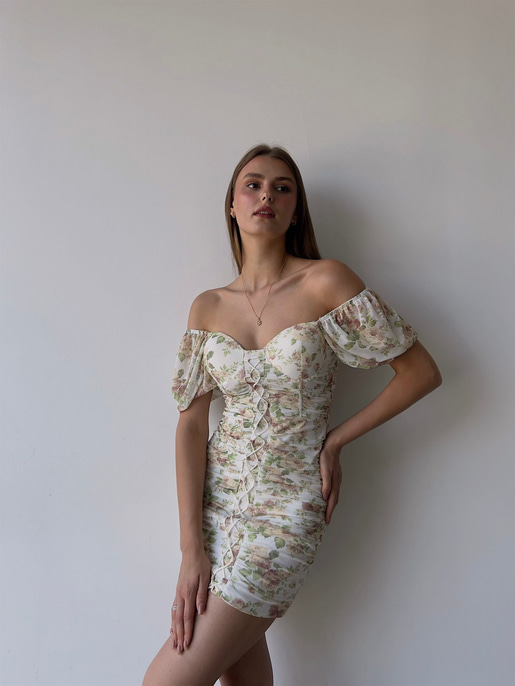 Çiçekli Kayık Yaka Önden Çapraz Şerit Detay Drapeli Italus Kadın Beyaz Elbise 22Y000401