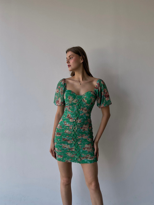 Çiçekli Kayık Yaka Önden Çapraz Şerit Detay Drapeli Italus Kadın Yeşil Elbise 22Y000401