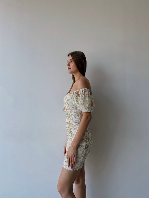 Çiçekli Kayık Yaka Önden Çapraz Şerit Detay Drapeli Italus Kadın Beyaz Elbise 22Y000401