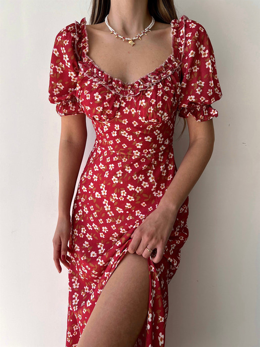 Çiçekli Midi Boy Yaka Çevresi Fırfırlı Yırtmaçlı Presley Kadın Bordo Elbise 22Y000286