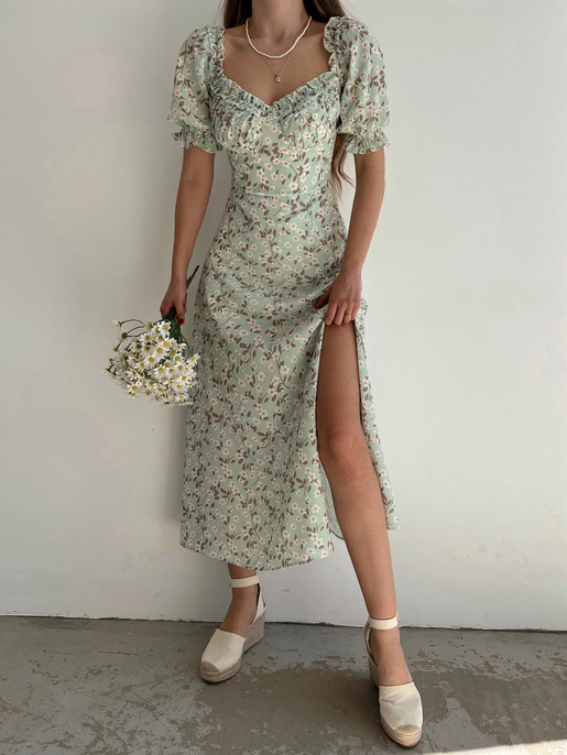 Çiçekli Midi Boy Yaka Çevresi Fırfırlı Yırtmaçlı Presley Kadın Yeşil Elbise 22Y000286