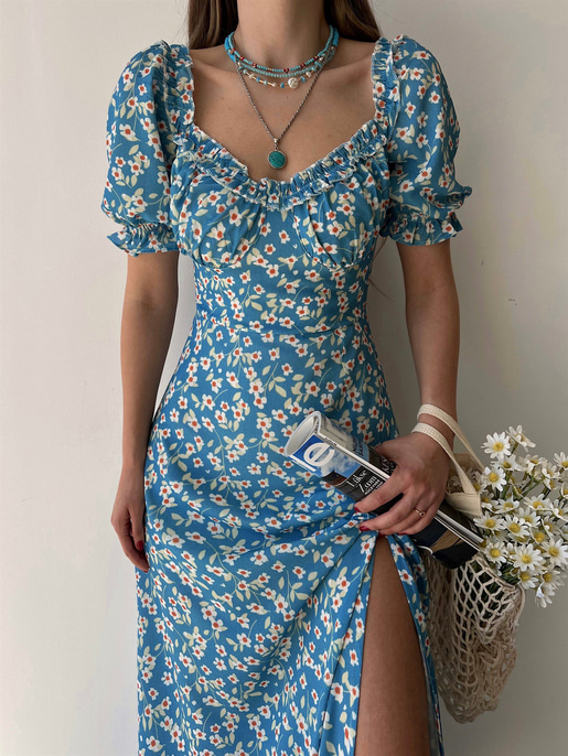 Çiçekli Midi Boy Yaka Çevresi Fırfırlı Yırtmaçlı Presley Kadın Mavi Elbise 22Y000286