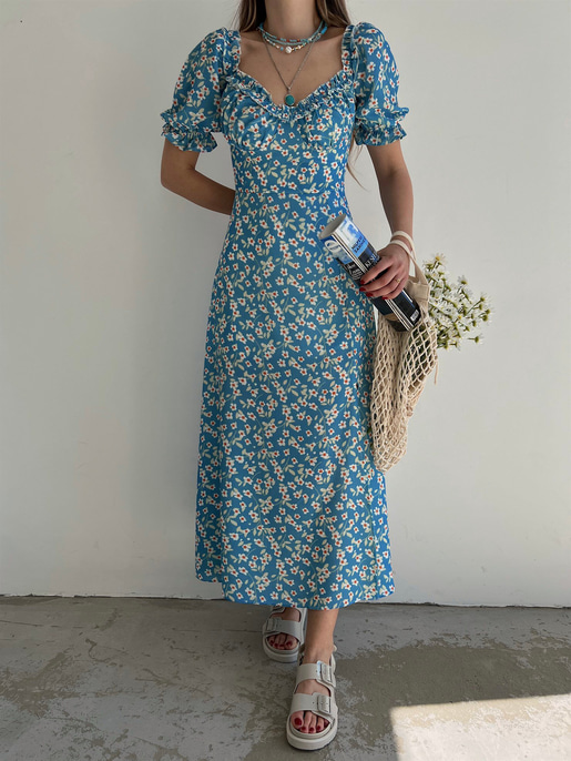 Çiçekli Midi Boy Yaka Çevresi Fırfırlı Yırtmaçlı Presley Kadın Mavi Elbise 22Y000286
