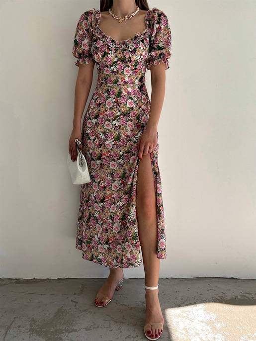 Çiçekli Midi Boy Yaka Çevresi Fırfırlı Yırtmaçlı Presley Kadın Renkli Elbise 22Y000286