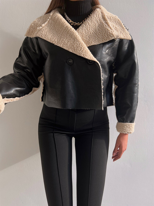 Deri İçi Tüylü Çift Düğmeli Kadın Siyah Mont 22K000141