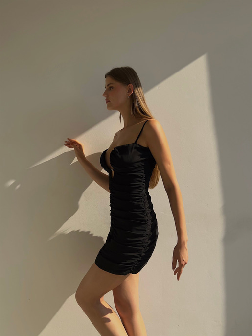 Derin Dekolte Taş Detay Drapeli Ayarlanabilir Askı Mini Tobia Kadın Siyah Elbise 22Y000517