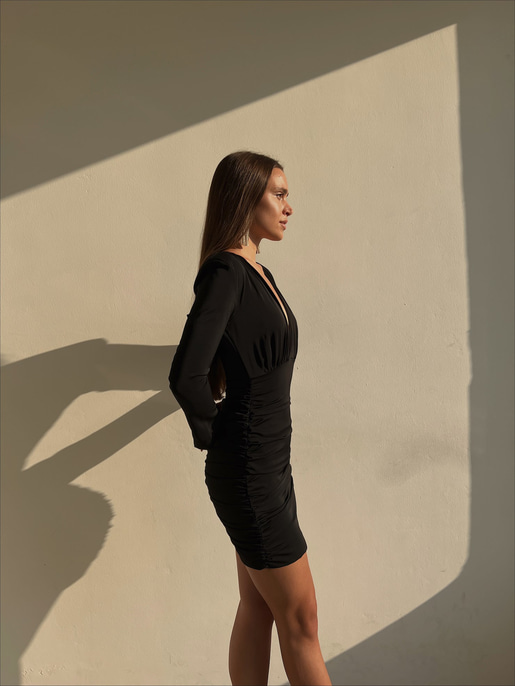 Derin V Yaka Uzun Kol Drapeli Aroline Kadın Siyah Mini Elbise 23K000042