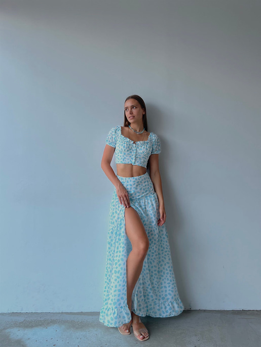 Desenli Üst Düğme Kapamalı Kol Lastikli Eteği Yırtmaçlı ve Fermuar Kapamalı Telma Kadın Mavi İkili Takım 22Y000512