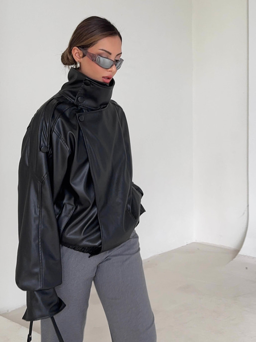 Düğme Detaylı Fermuarlı Beledan Siyah Kadın Deri Mont 26K082