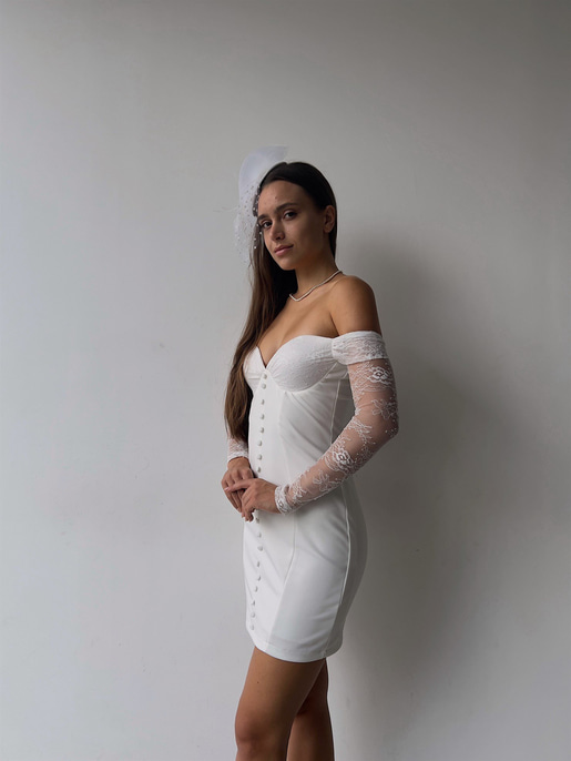 Düşük Omuz Kolları Tül Önü Düğme Detaylı Adriano Kadın Beyaz Mini Elbise 23K000120