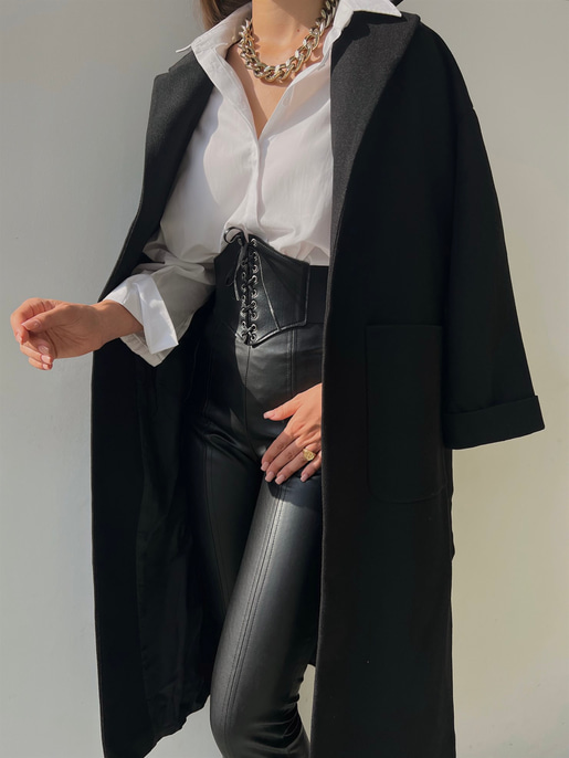 Geniş Cepli Oversize Beli Kemerli Darian Kadın Siyah Kaban 23K000073