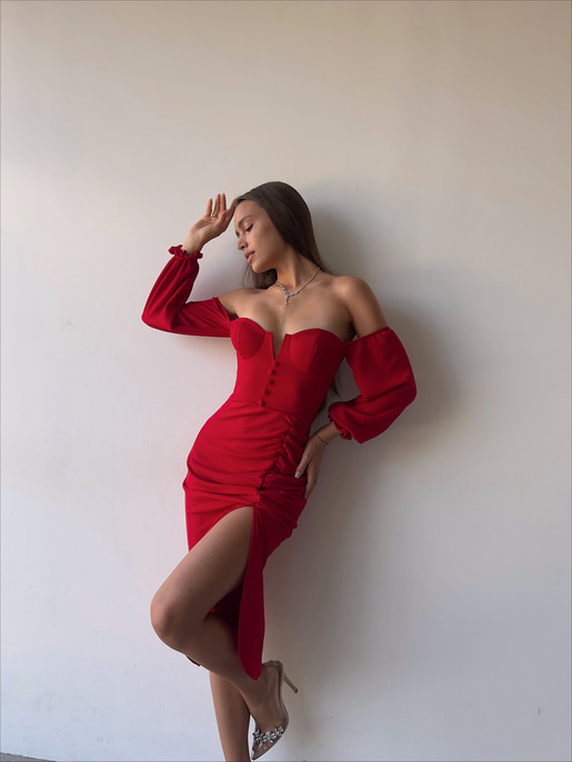 Göğüs Dekolteli Önü Düğme Detaylı Etek Kısmı Yırtmaçlı Varro Kadın Kırmızı Midi Boy Elbise 23K000109