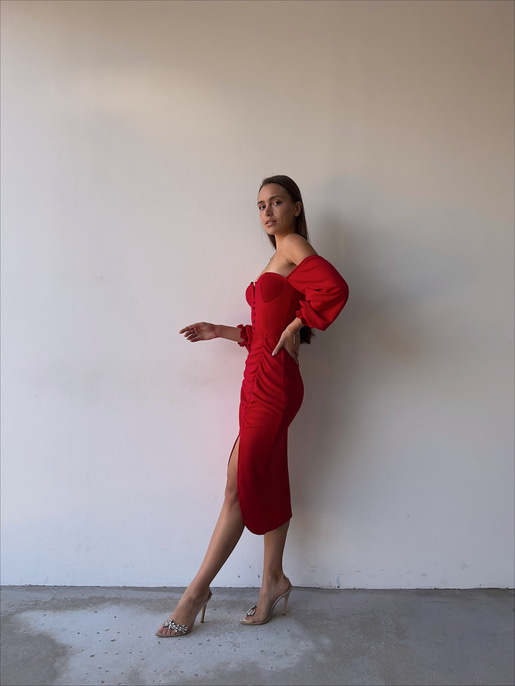 Göğüs Dekolteli Önü Düğme Detaylı Etek Kısmı Yırtmaçlı Varro Kadın Kırmızı Midi Boy Elbise 23K000109