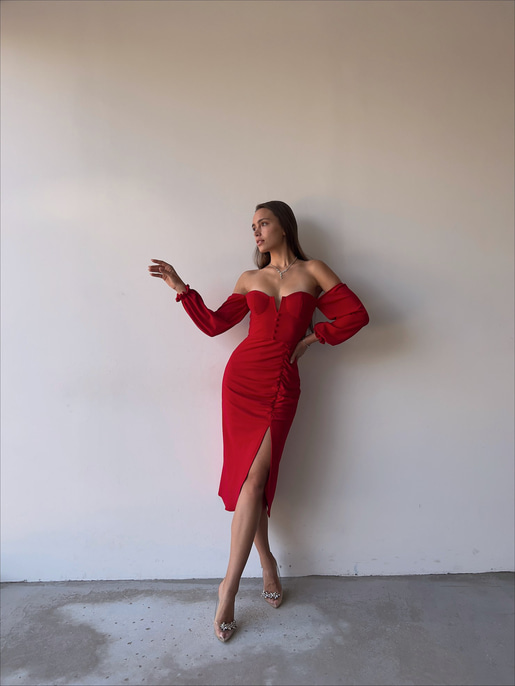 Göğüs Dekolteli Önü Düğme Detaylı Etek Kısmı Yırtmaçlı Varro Kadın Kırmızı Midi Boy Elbise 23K000109