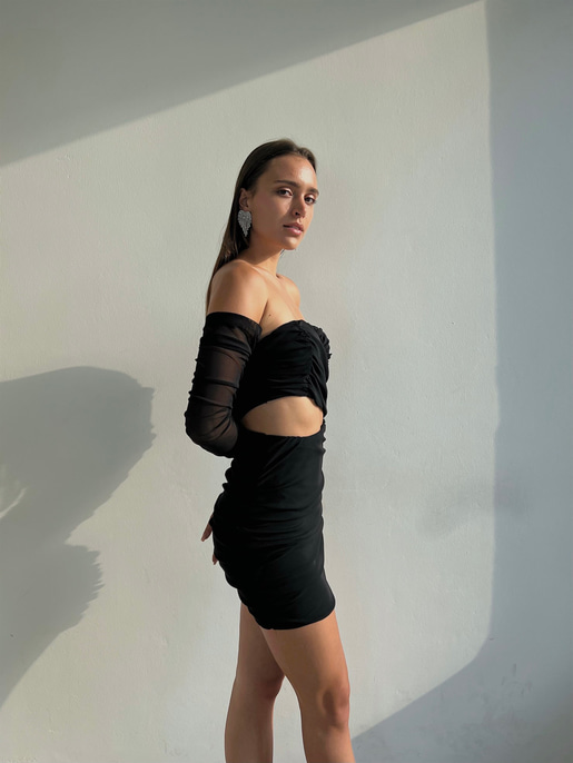 Göğüs Pedli Kalp Yaka Kolu Büzgülü Bel Detaylı Gunther Kadın Siyah Mini Elbise 23K000033