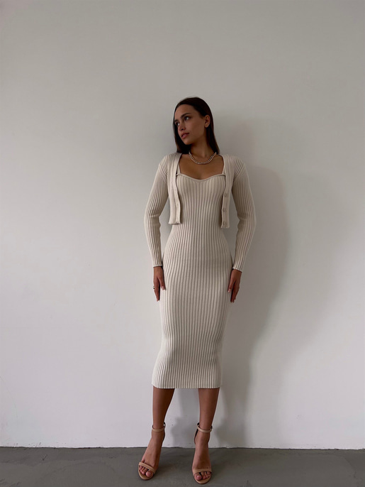 Hırkası Düğme Kapamalı Kalp Yaka Askılı Triko Milena Kadın Bej Midi Boy Takım Elbise 23K000157