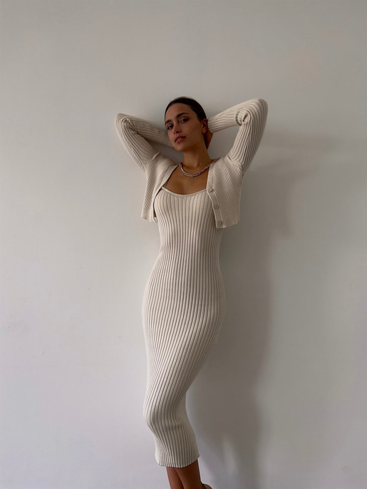 Hırkası Düğme Kapamalı Kalp Yaka Askılı Triko Milena Kadın Bej Midi Boy Takım Elbise 23K000157