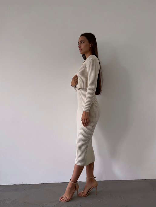 Hırkası Düğme Kapamalı Kalp Yaka Askılı Triko Milena Kadın Bej Midi Boy Takım Elbise 23K000157