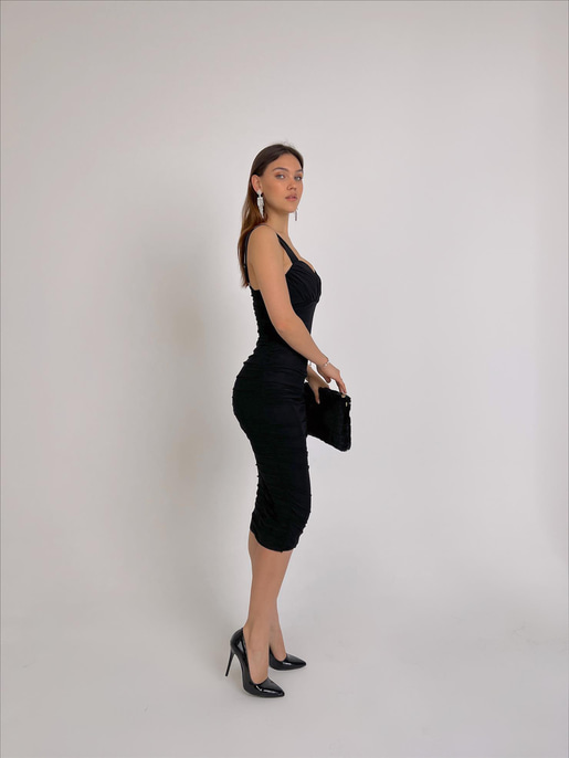 Kalın Askı Kalp Yaka Drapeli Tamia Kadın Siyah Midi Elbise 23Y000029