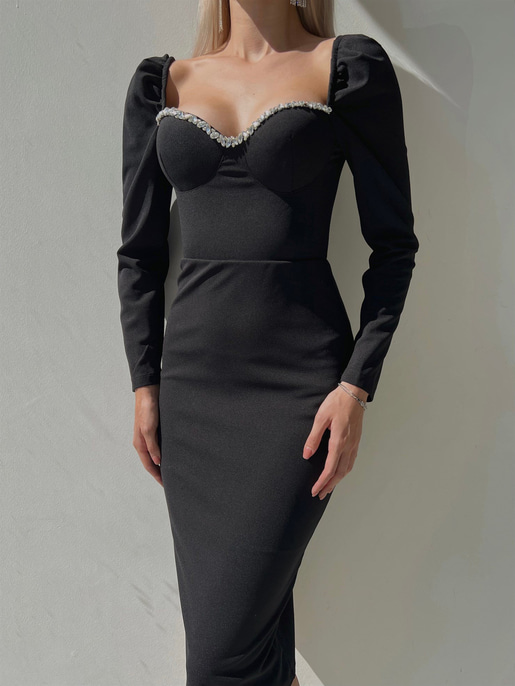 Kalp Yaka Göğüs Çevresi Taş Detaylı Uzun Kollu Libero Kadın Siyah Midi Boy Elbise 23K000102