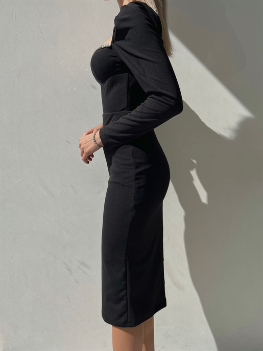 Kalp Yaka Göğüs Çevresi Taş Detaylı Uzun Kollu Libero Kadın Siyah Midi Boy Elbise 23K000102