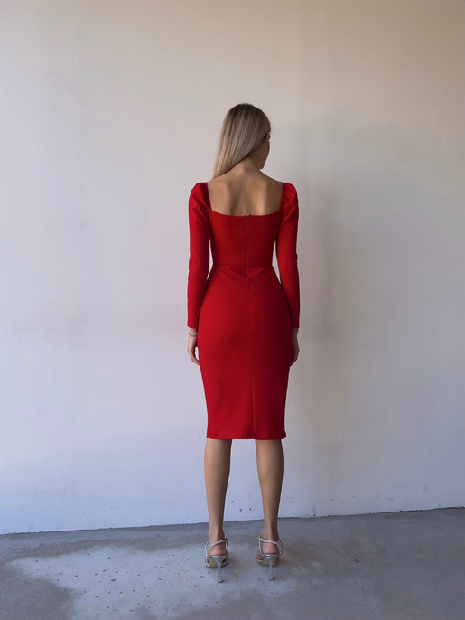 Kalp Yaka Göğüs Çevresi Taş Detaylı Uzun Kollu Libero Kadın Kırmızı Midi Boy Elbise 23K000102