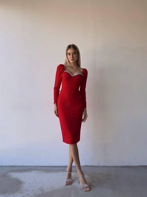 Kalp Yaka Göğüs Çevresi Taş Detaylı Uzun Kollu Libero Kadın Kırmızı Midi Boy Elbise 23K000102