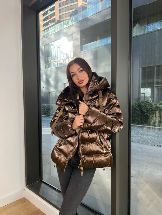 Kapüşonlu Parlak Arlan Kadın Kahve Şişme Mont 23K000124