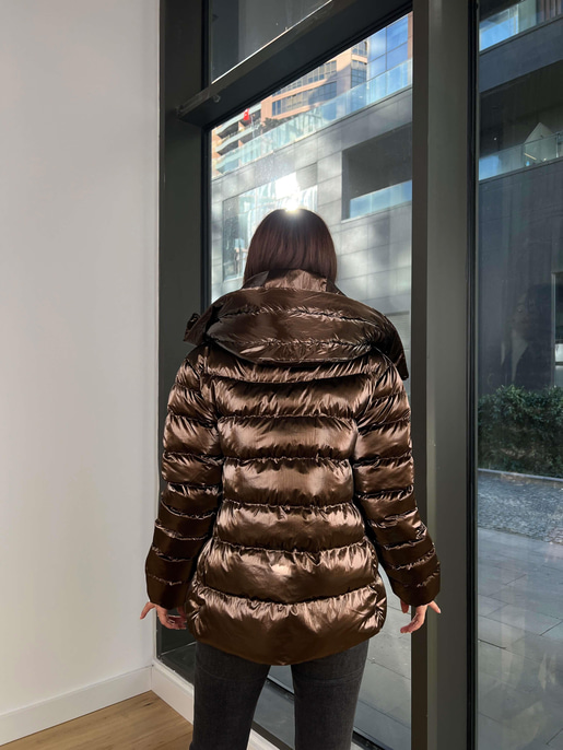 Kapüşonlu Parlak Arlan Kadın Kahve Şişme Mont 23K000124